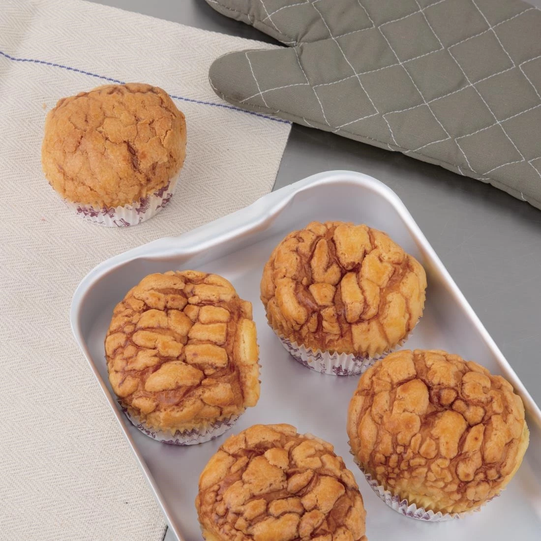 Vogue Aluminium Roasting Dish 320mm 4 Vogue Aluminium Roasting Dish 320mm - Image 2